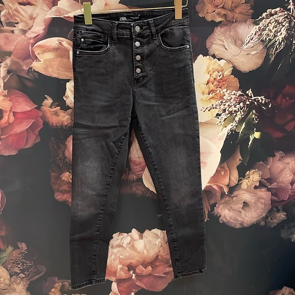 ZARA black skinny jeans with button fly. Size US 8